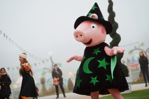Ab 7. Oktober beginnt mit „Peppas Happy Halloween“ die Halloween-Zeit für die kleinsten Kinder im PEPPA PIG Park Günzburg