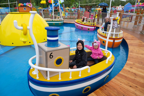 Die ersten Kinder testen die Fahrattraktionen im neuen PEPPA PIG Park Günzburg, der am 19. Mai in seine erste Saison startet.