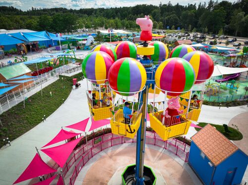 Im PEPPA PIG Park Günzburg findet die "Peppa's Dance Party" statt mit Live-Shows, Partyspielen, interaktiven Verkleidungsaktivitäten und exklusiven Produkten.